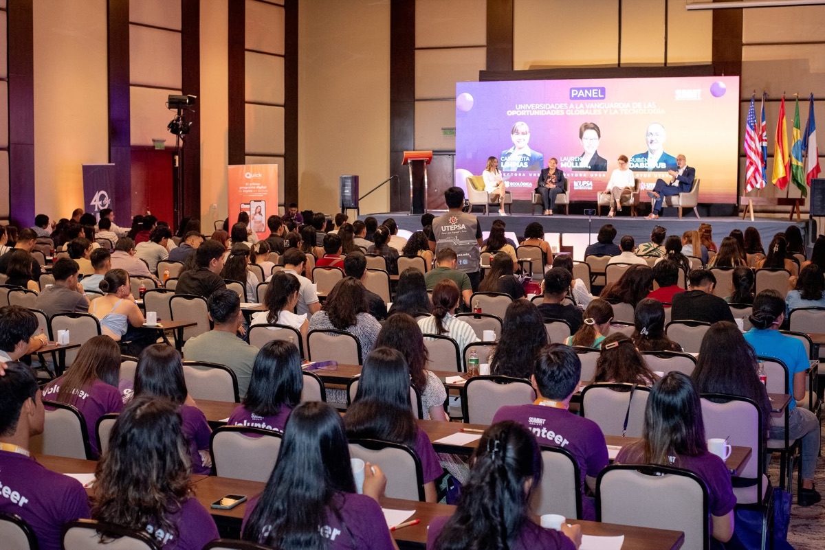Comunidad reunida para aprender y compartir