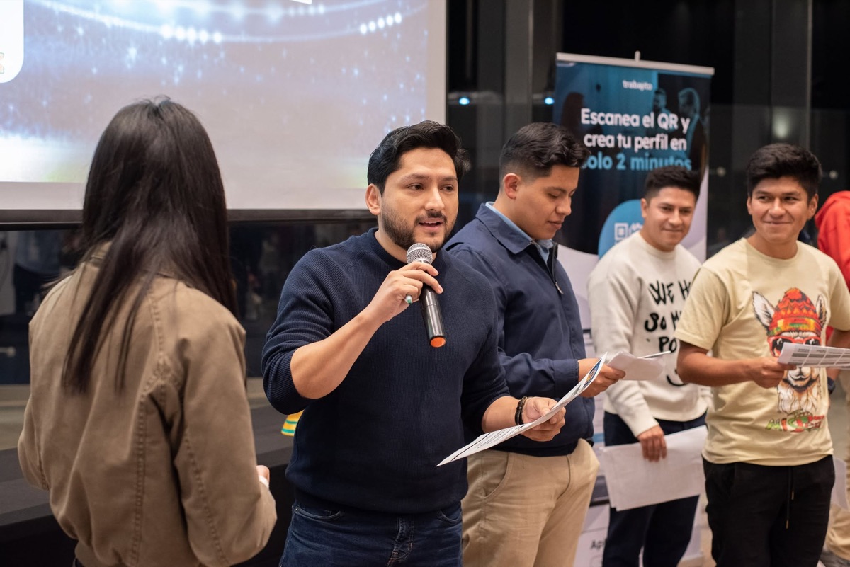 Alumno practicando su expresión oral