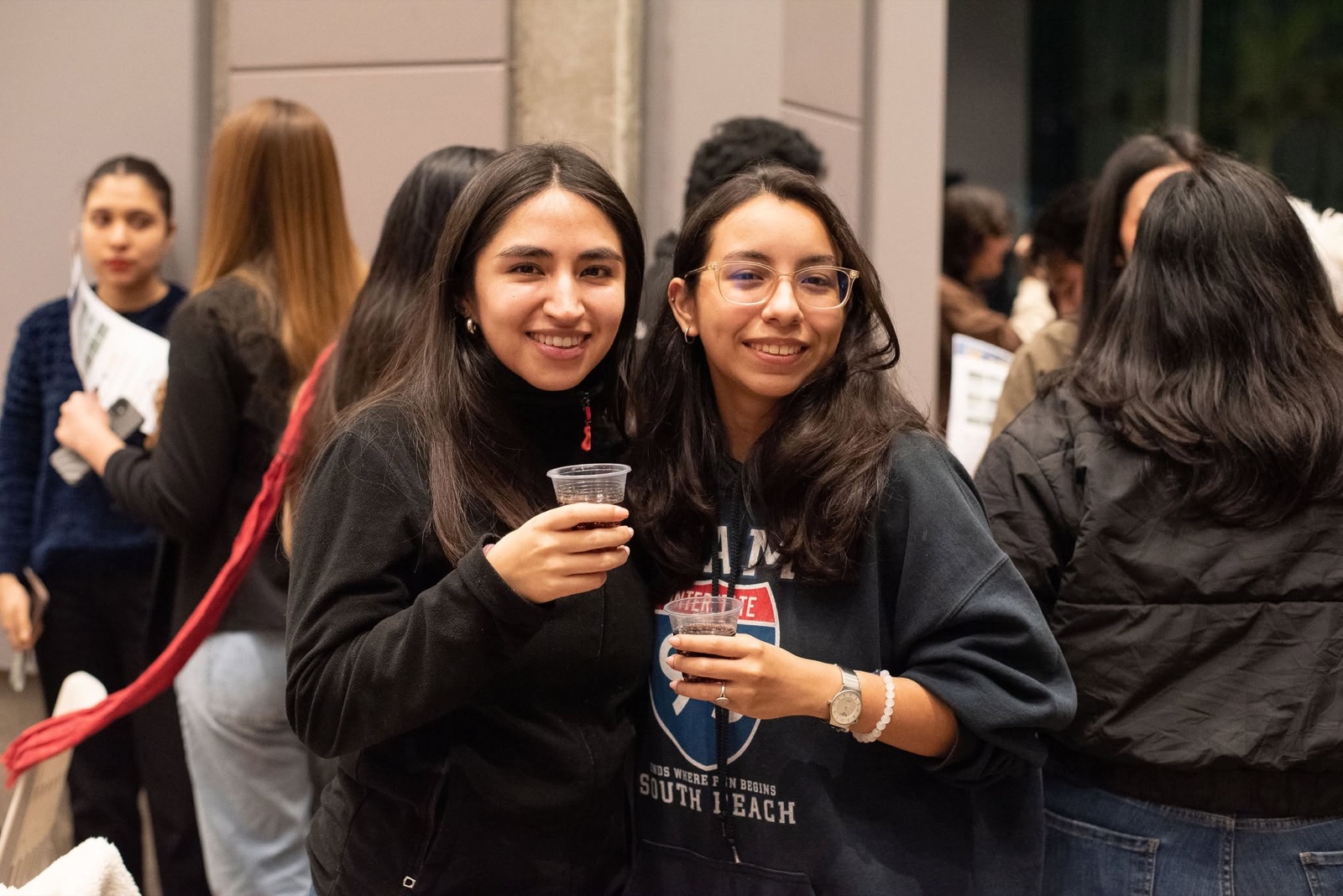 Participantes compartiendo durante un encuentro educativo